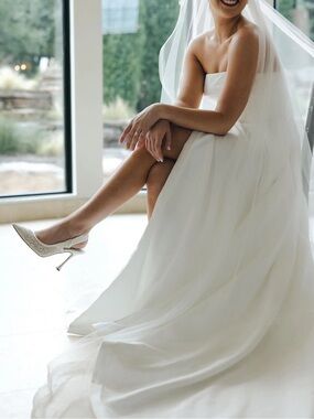 Bri White Lace Pearl pointed toe pumps